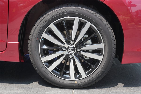 新型フィット3の外装レビュー デザインが異なる２つのモデルを実車画像で紹介 テスドラ Com