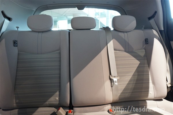 居心地は良い 新型リーフの後部座席の座り心地を確認 テスドラ Com