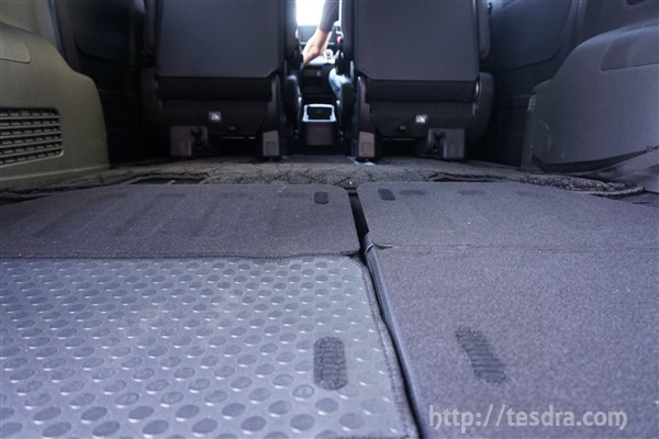 車中泊も可能 新型ステップワゴンの荷室サイズを確認してみた テスドラ Com