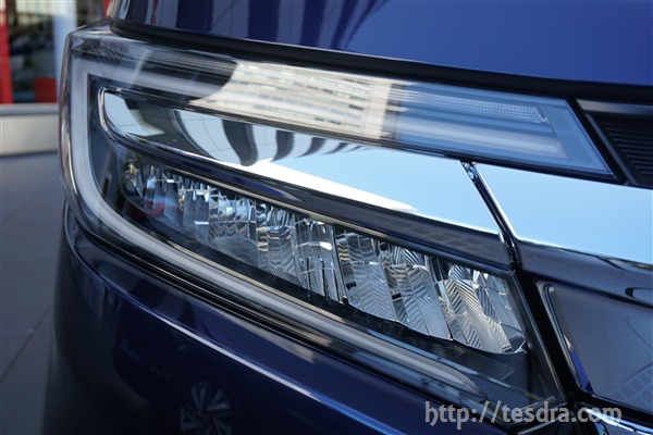 新型ステップワゴン スパーダ 17年 の外装 旧型との違いを実車画像で比較 テスドラ Com