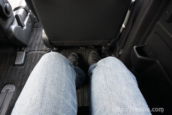 足元空間は広い 新型フリード モデューロxの2列目の広さ 居住性をチェック テスドラ Com