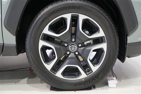 新型RAV4アドベンチャーは専用タイヤを装着【サイズ＆メーカーを確認 