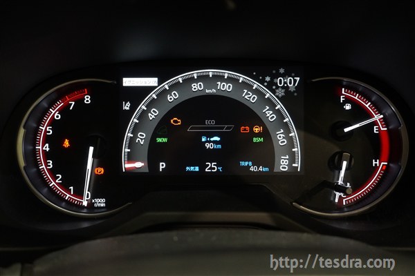 グラフィックの変化に注目 新型rav4ガソリン車のメーターの実車画像インプレ テスドラ Com