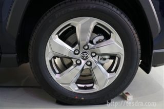 新型RAV4のタイヤ＆ホイールはグレードで違う【全4種類を実車画像で徹底解剖】 | テスドラ.com