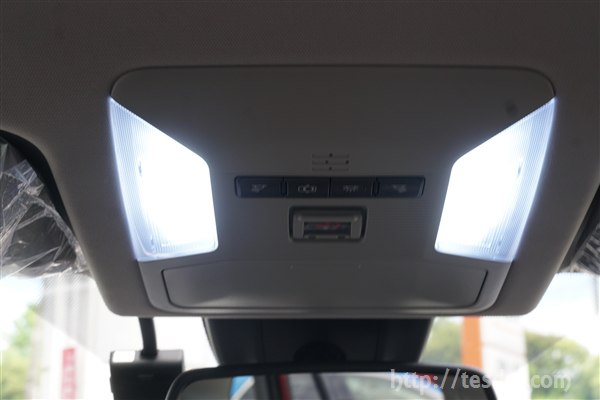 新型rav4のルームランプはledと豆電球のどっちが良い 実車画像で比較 テスドラ Com